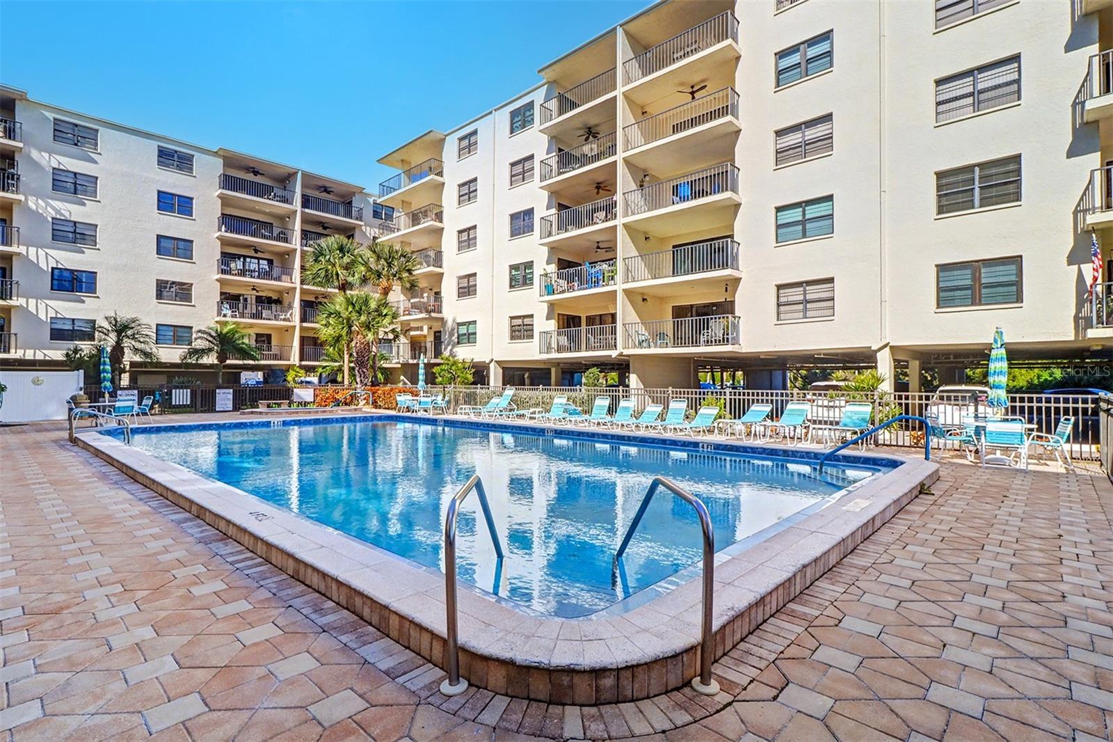 Image 39 of 47 For 19531 Gulf Boulevard 615