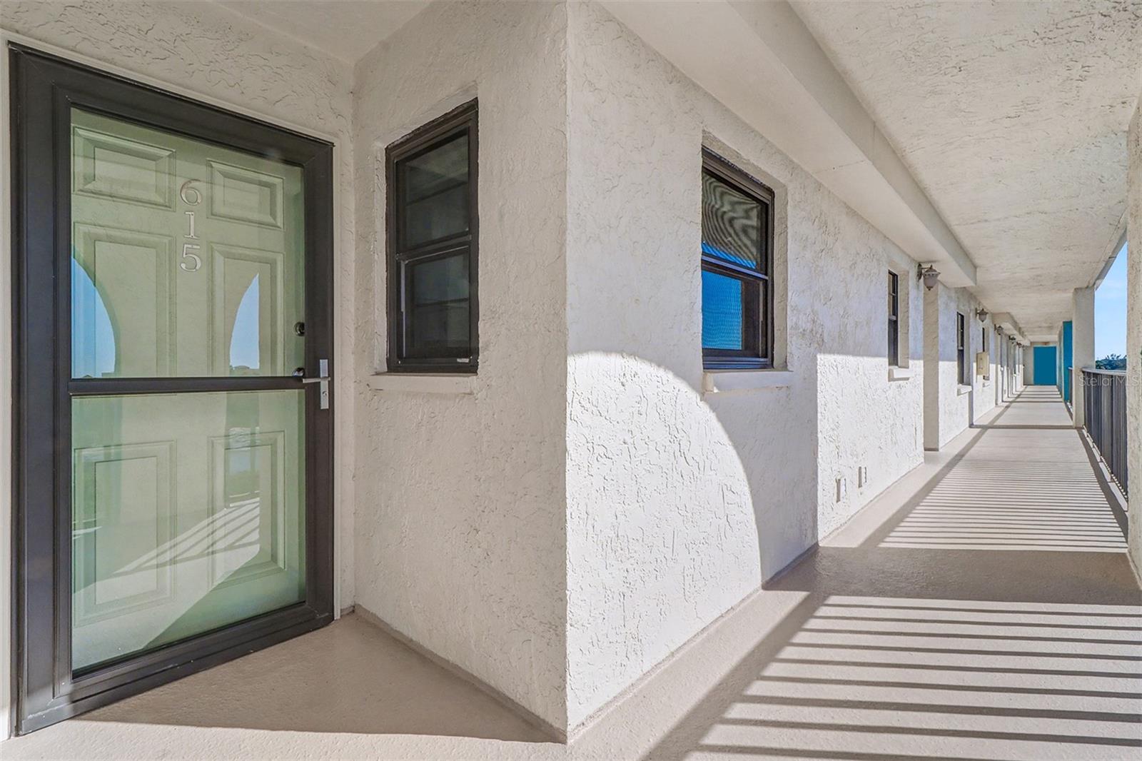 Image 7 of 47 For 19531 Gulf Boulevard 615