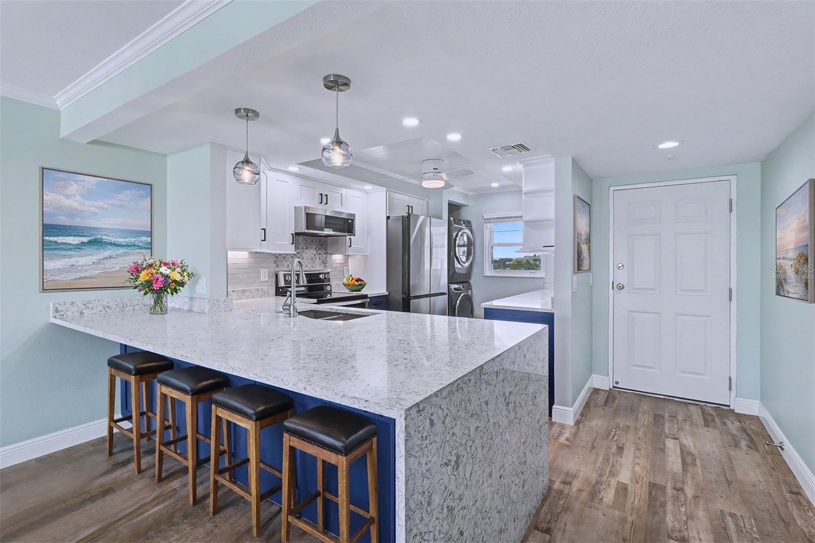 Image 8 of 47 For 19531 Gulf Boulevard 615