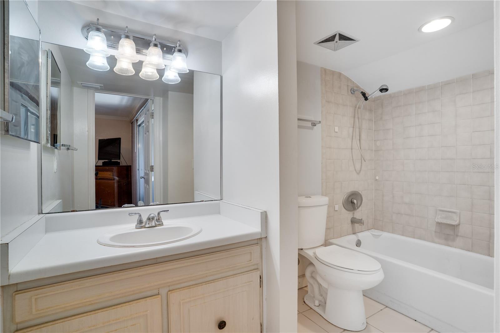 Image 19 of 34 For 6315 Newtown Circle 15b3