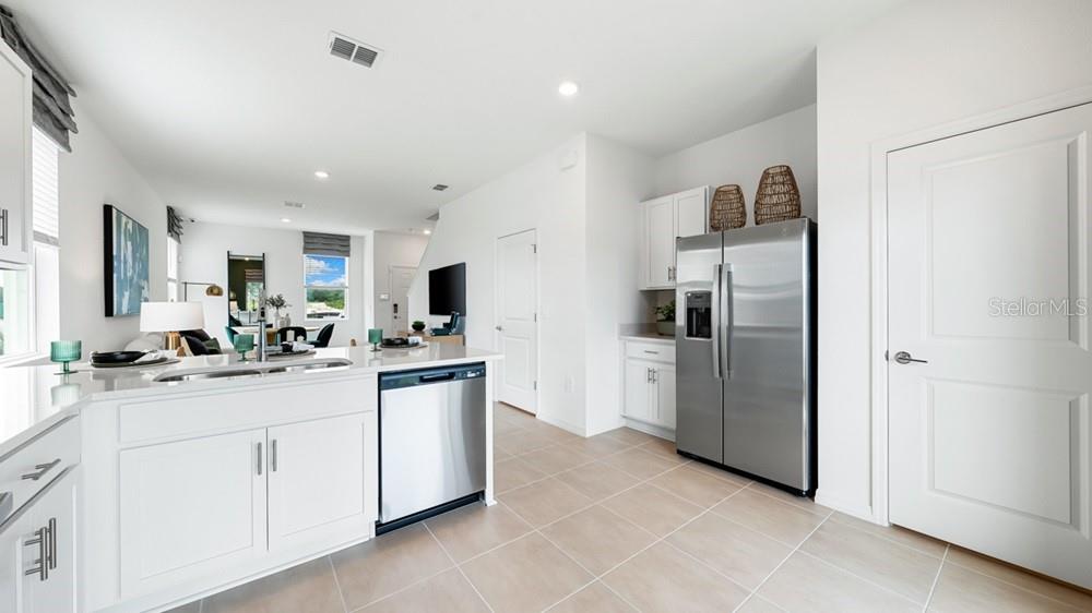 Image 11 of 39 For 14032 Textile Run