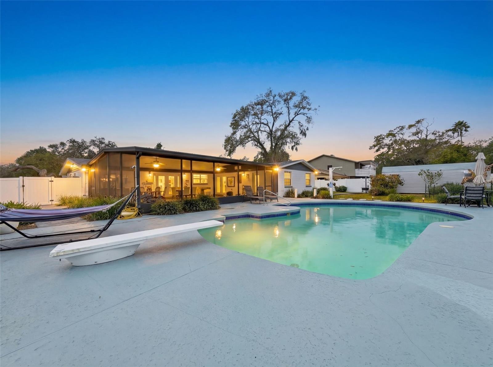 Image 3 of 64 For 1602 Alder Way