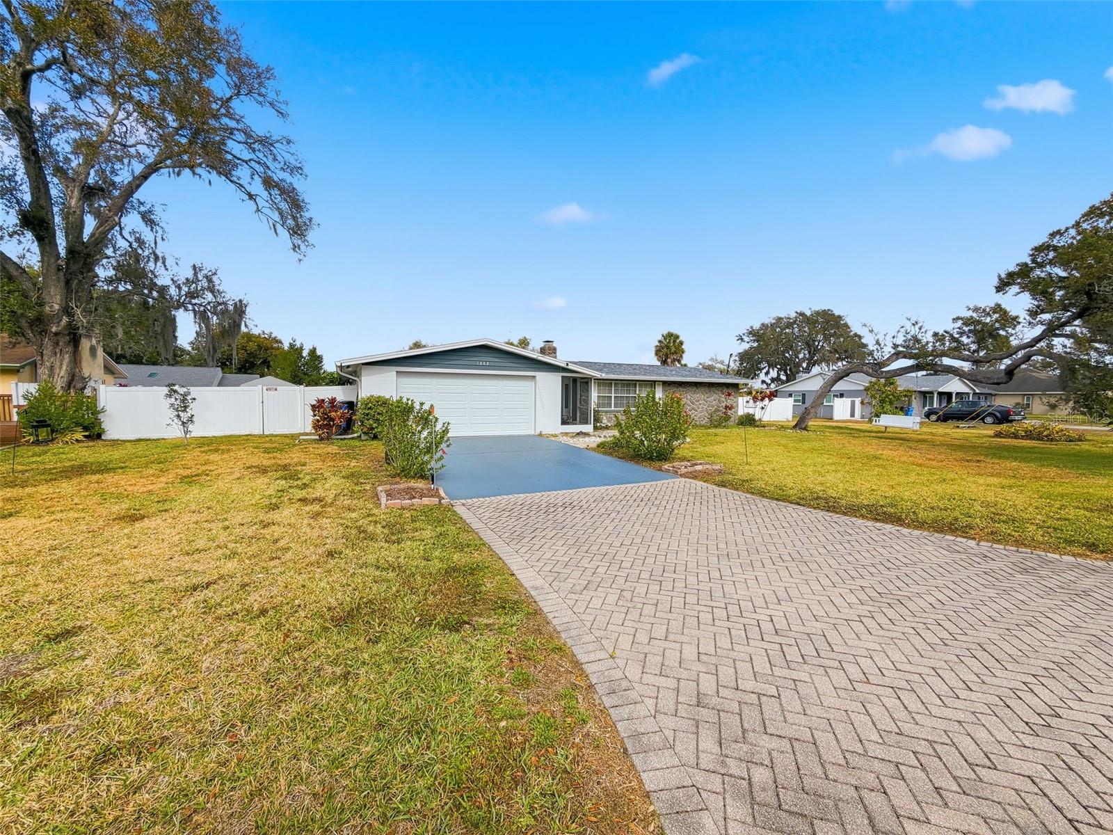 Image 4 of 64 For 1602 Alder Way