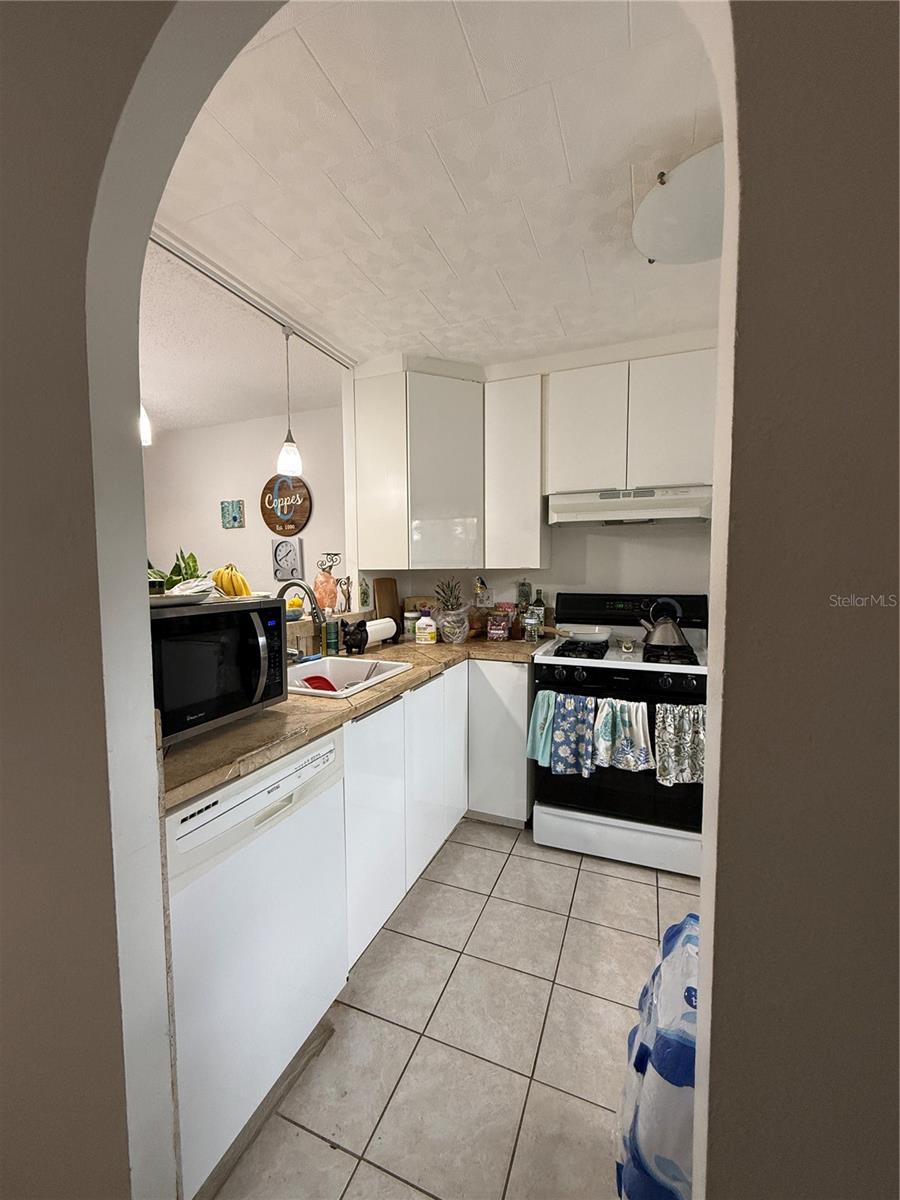 Image 2 of 19 For 1196 Mission Circle 46e