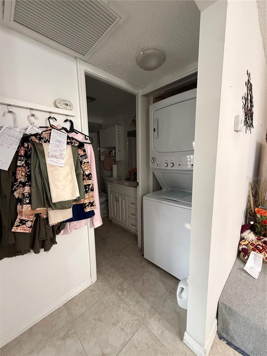 Image 6 of 19 For 1196 Mission Circle 46e