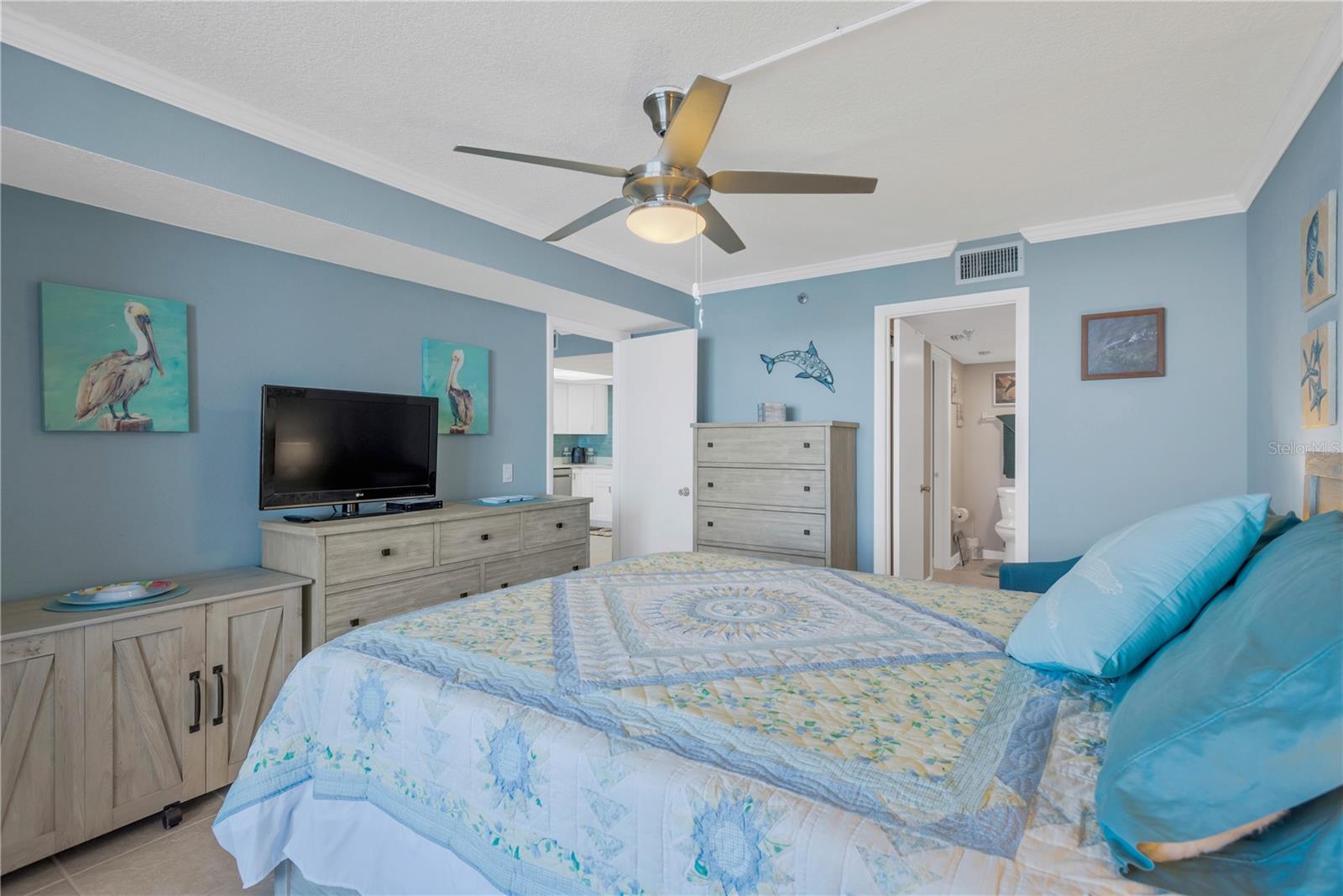 Image 13 of 40 For 5915 Sea Ranch Drive 805