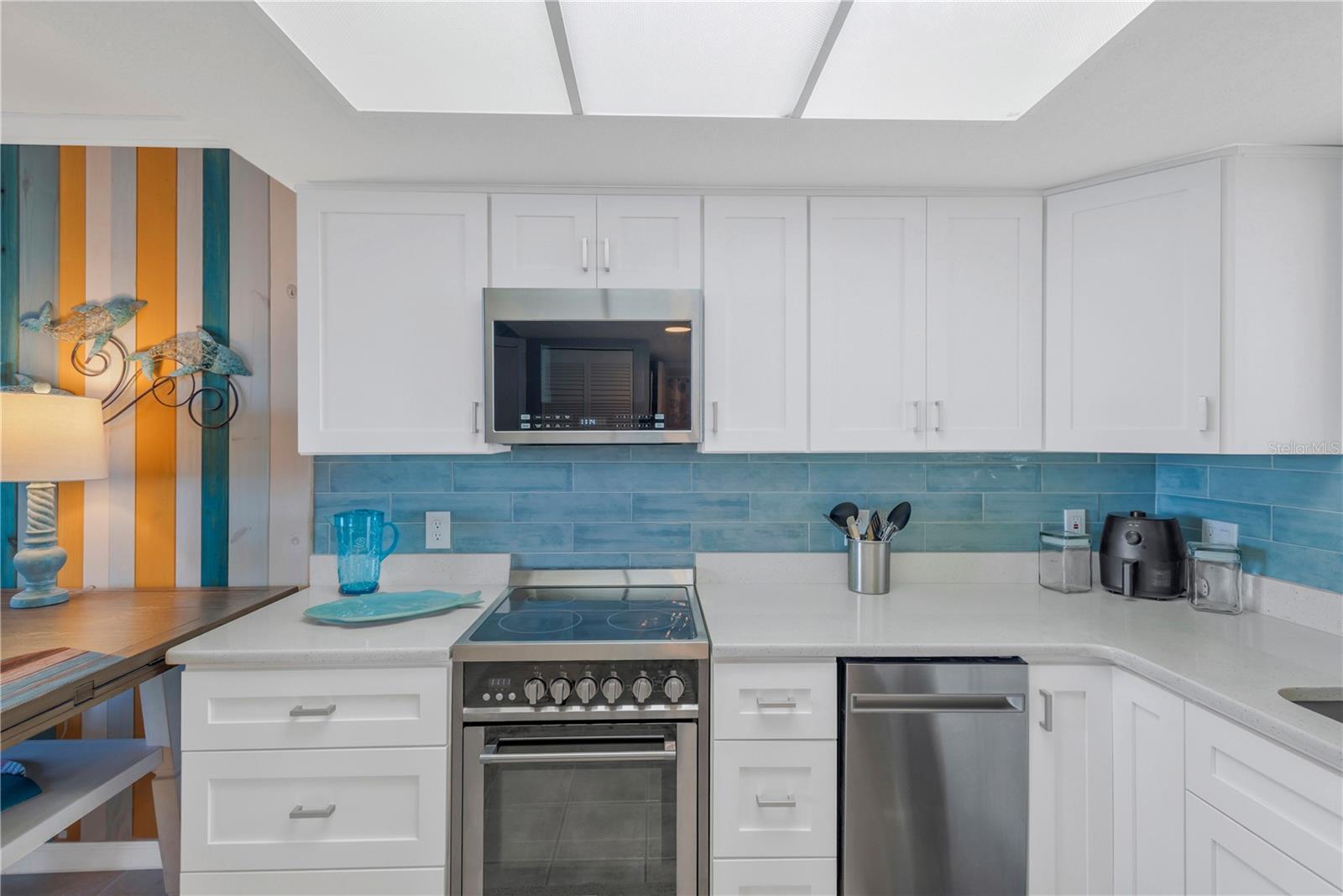 Image 4 of 40 For 5915 Sea Ranch Drive 805