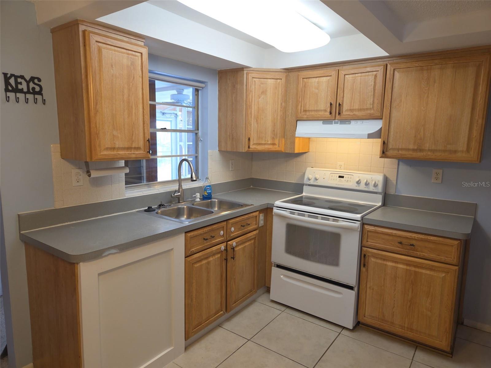 Image 2 of 37 For 4642 Belfast Drive