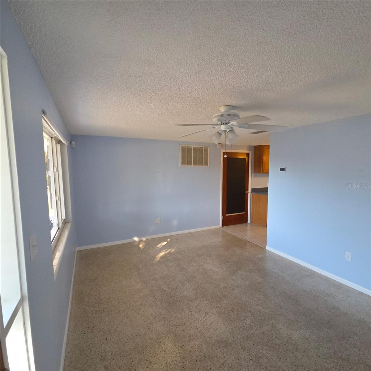 Image 26 of 37 For 4642 Belfast Drive