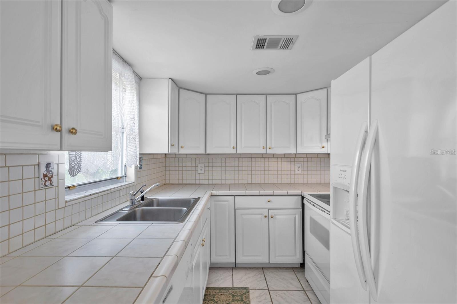 Image 10 of 33 For 201 Bedford Trail F121