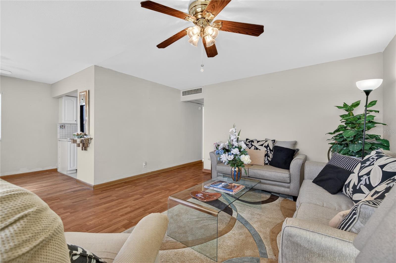 Image 7 of 33 For 201 Bedford Trail F121