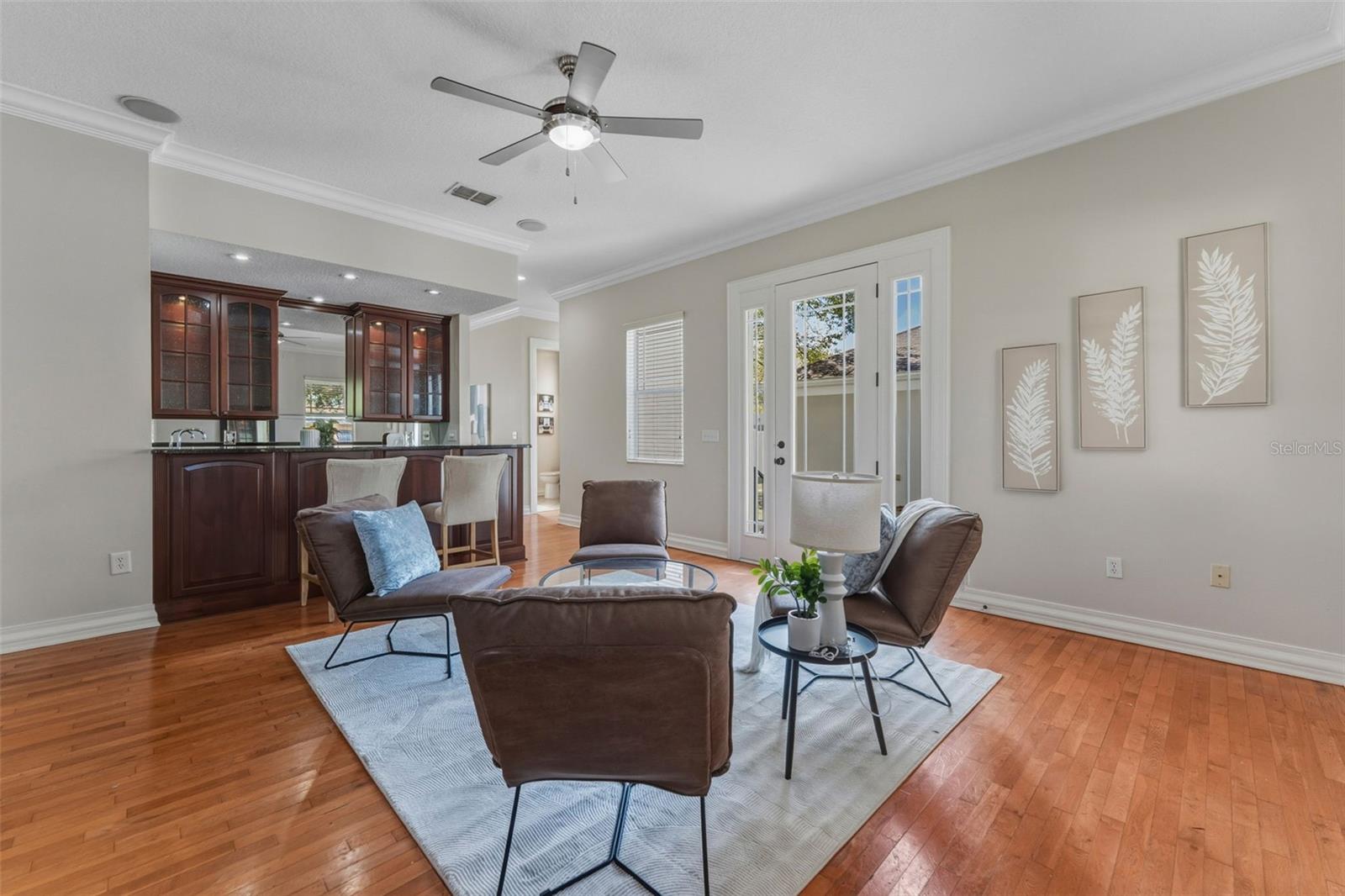 Listing photo id 8 for 2722 Myrtle Avenue