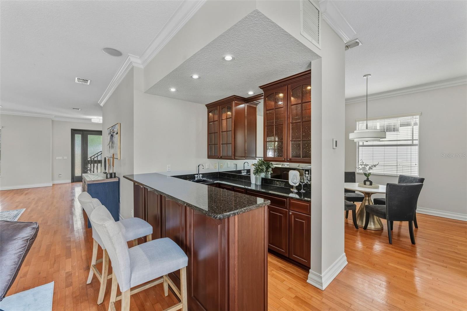 Listing photo id 9 for 2722 Myrtle Avenue