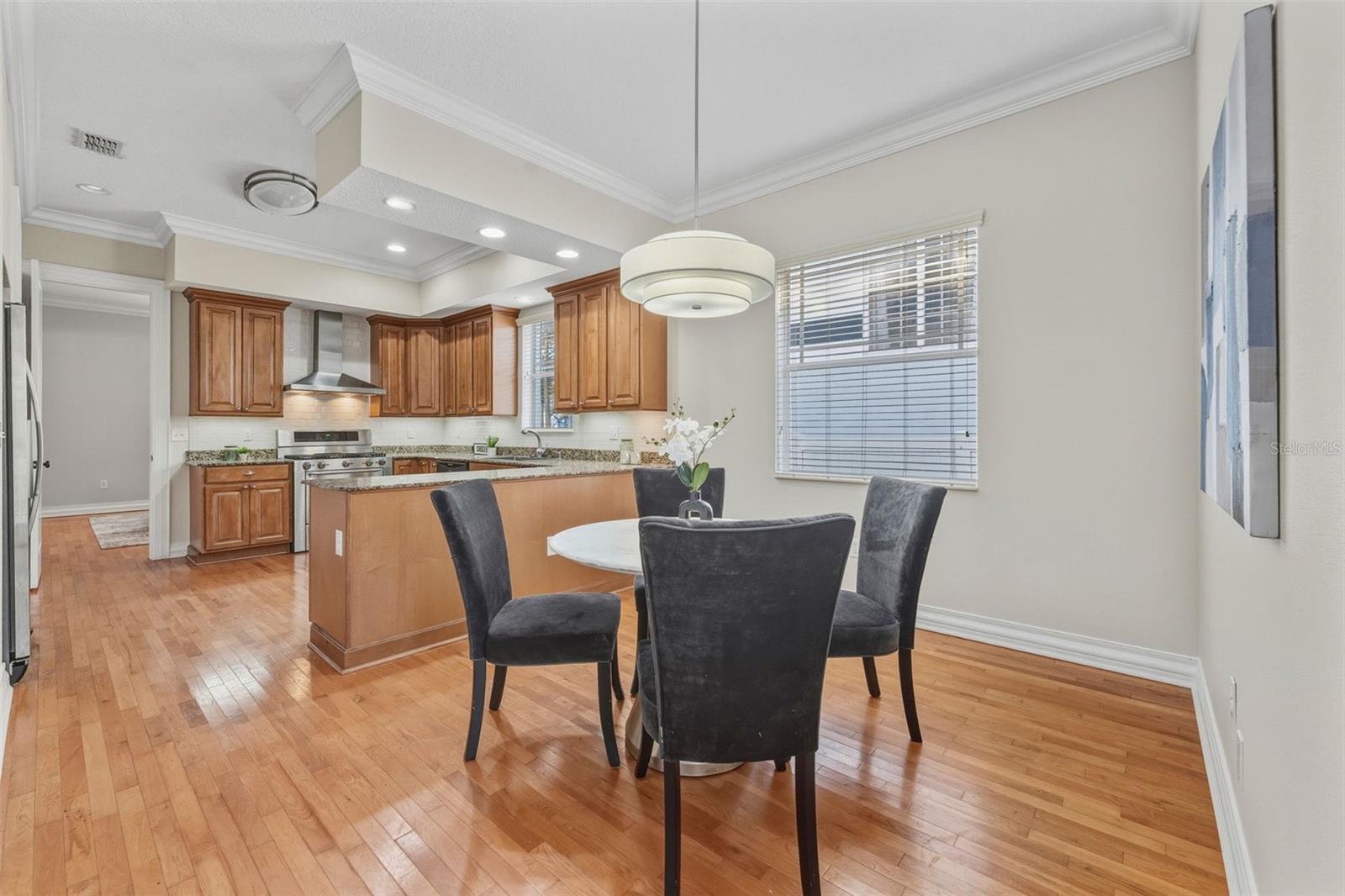 Listing photo id 12 for 2722 Myrtle Avenue