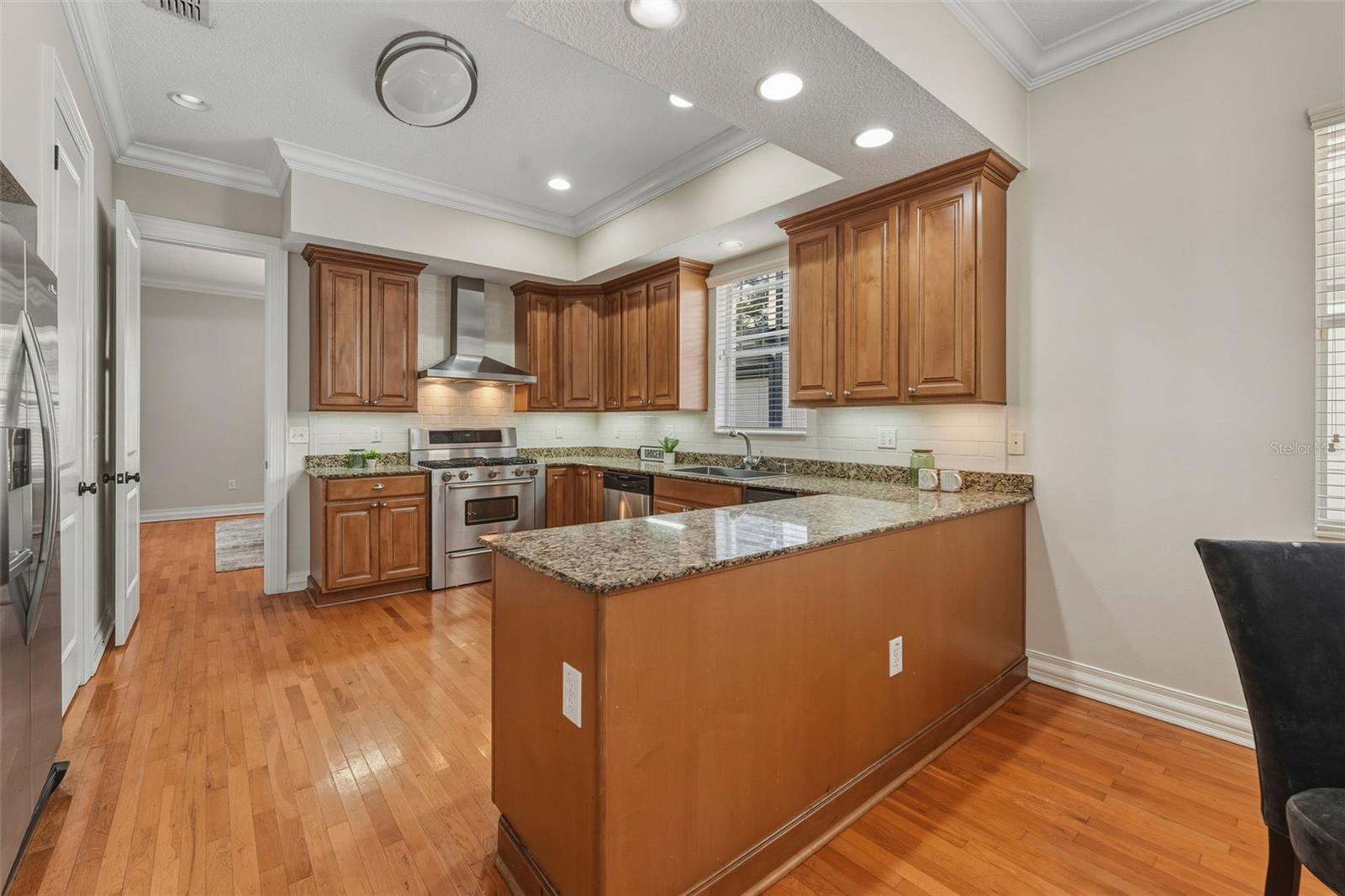 Listing photo id 14 for 2722 Myrtle Avenue