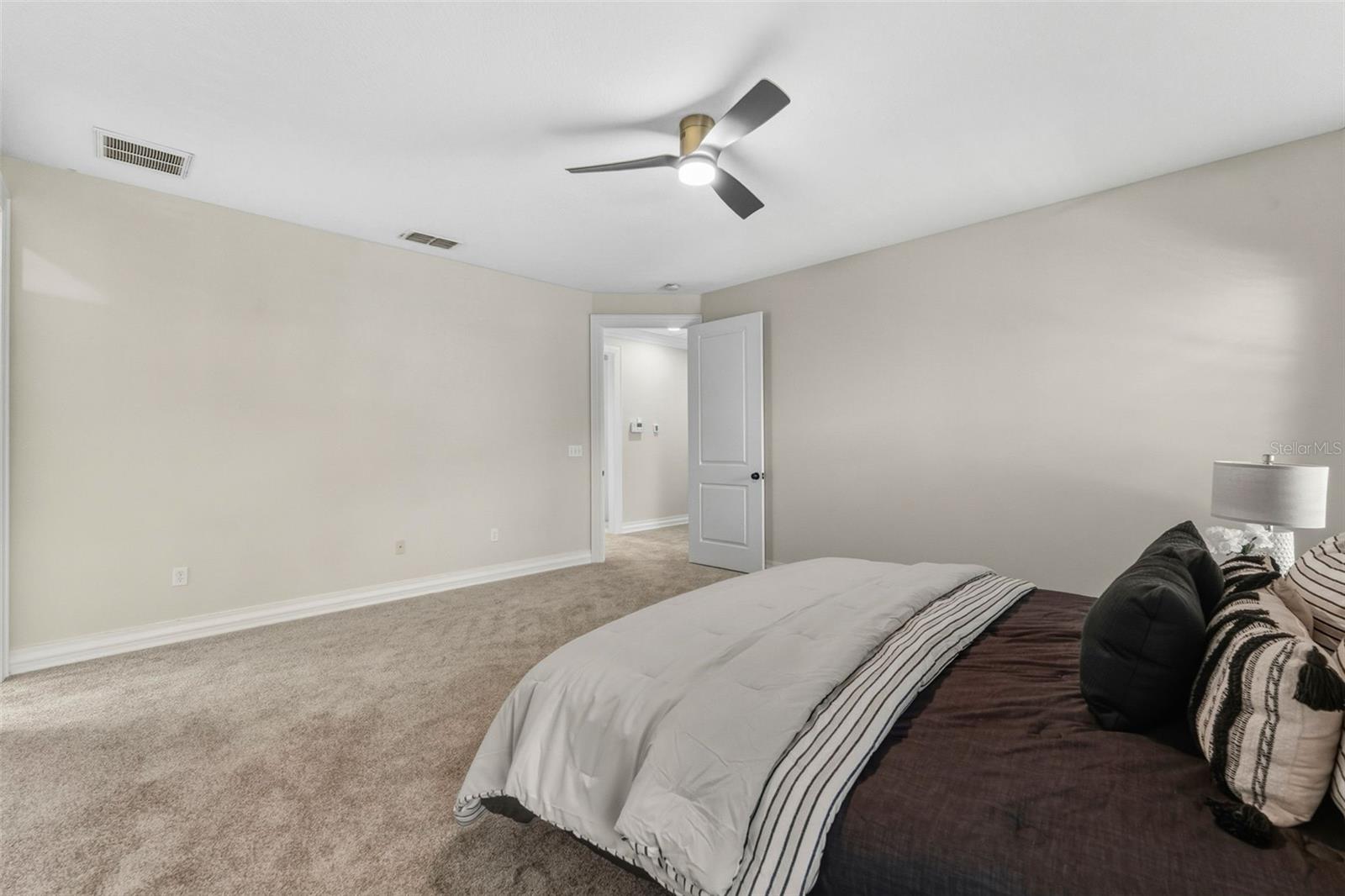 Listing photo id 22 for 2722 Myrtle Avenue