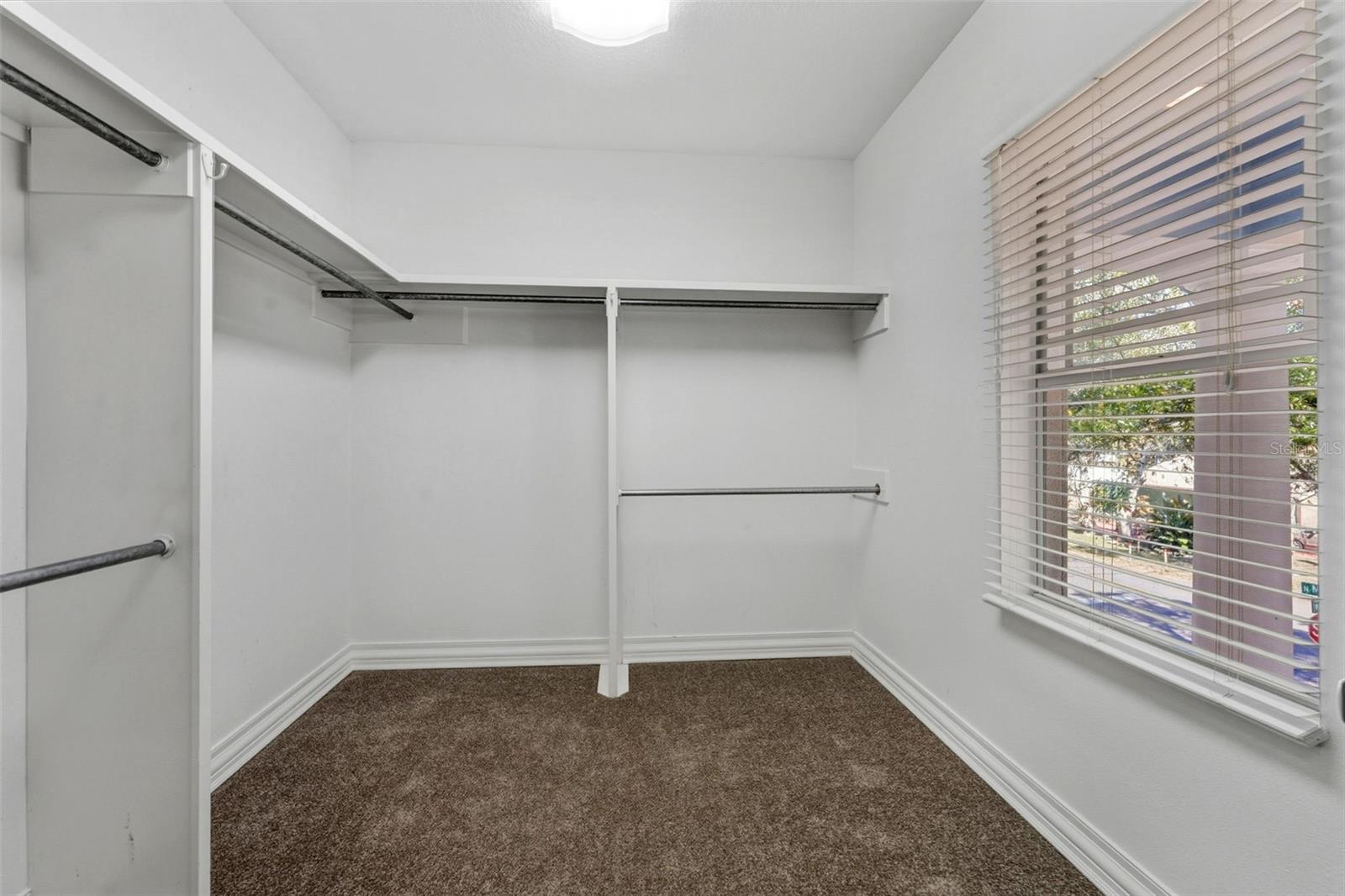 Listing photo id 26 for 2722 Myrtle Avenue