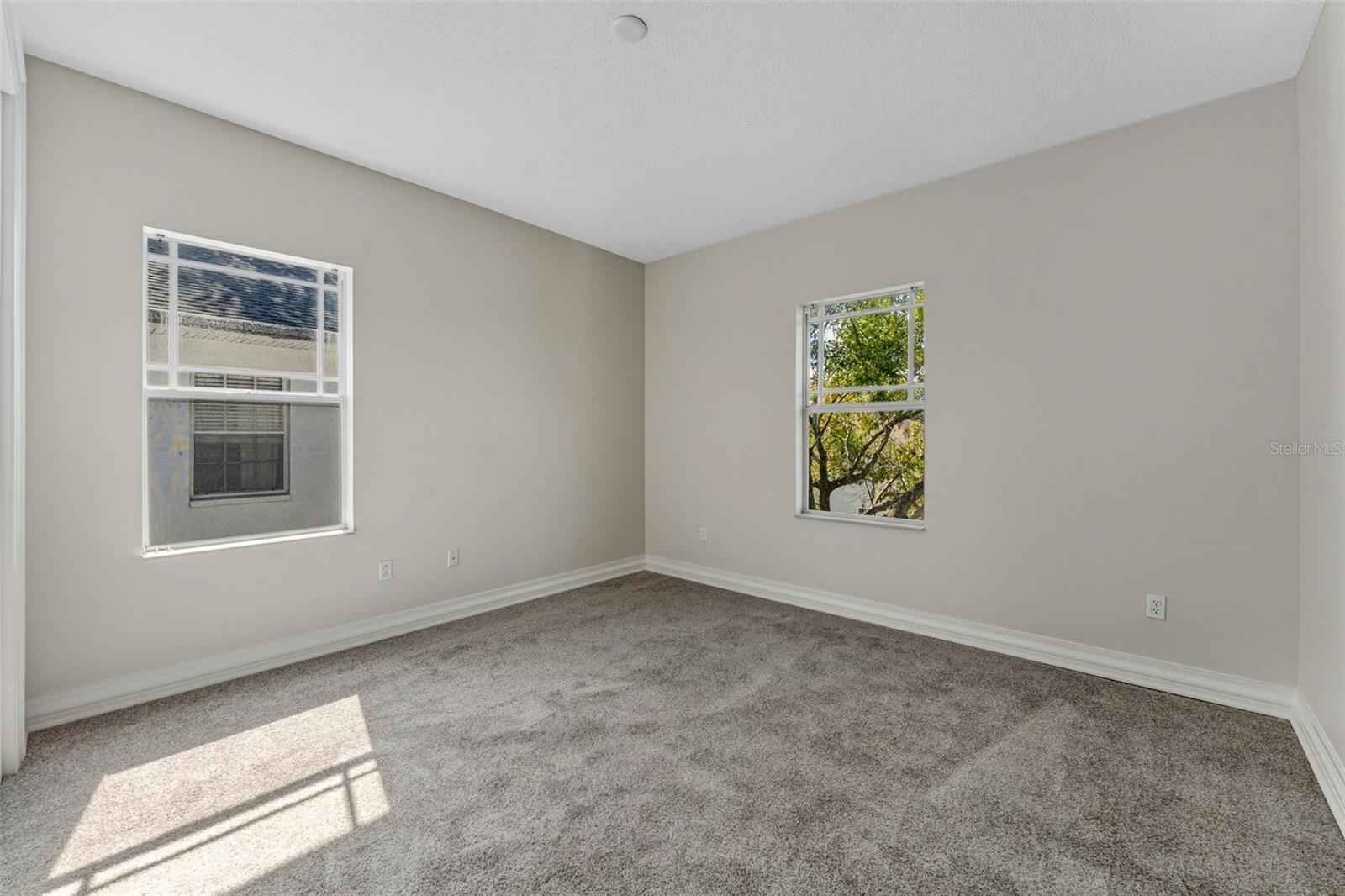 Listing photo id 27 for 2722 Myrtle Avenue