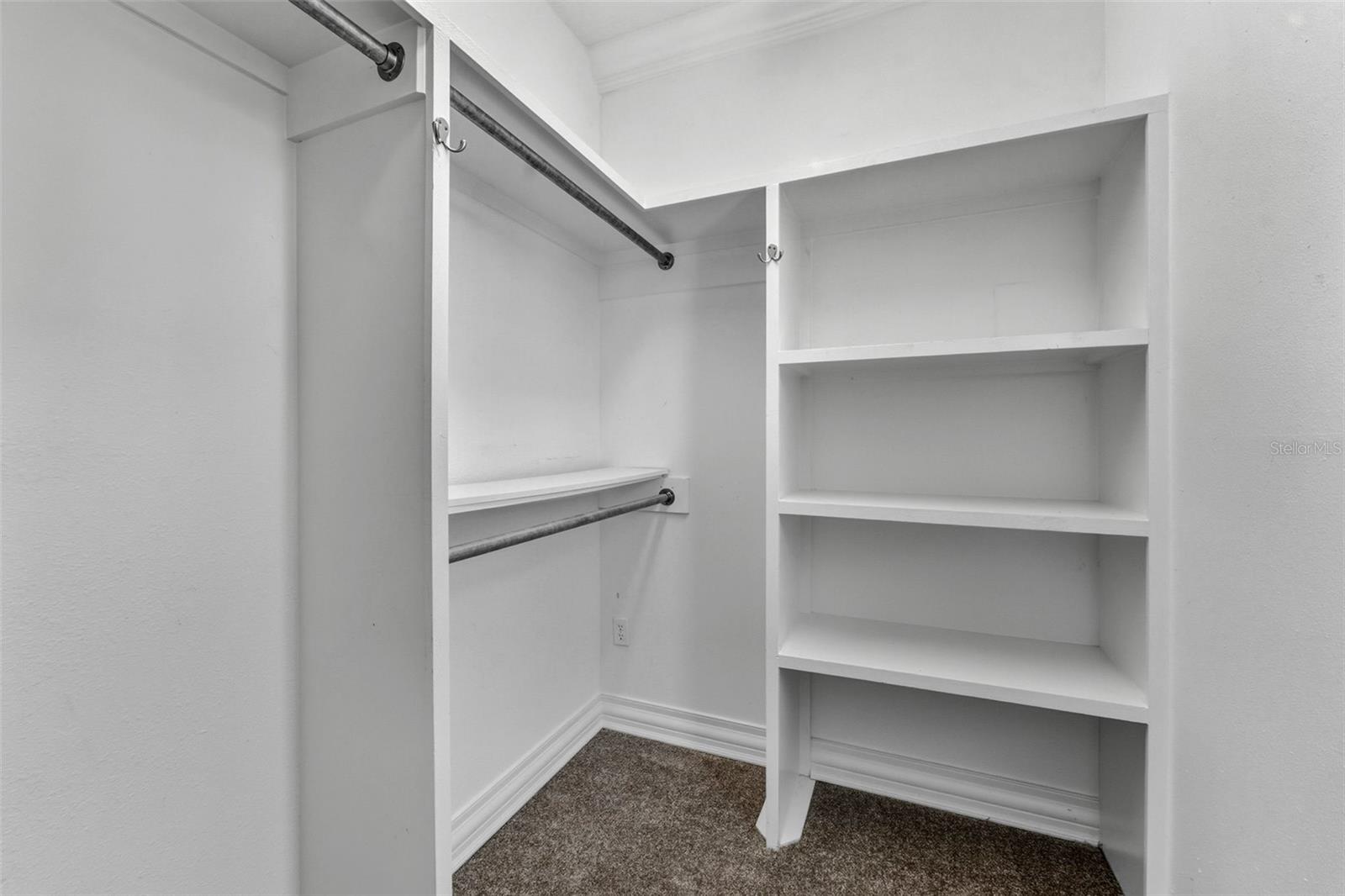 Listing photo id 29 for 2722 Myrtle Avenue