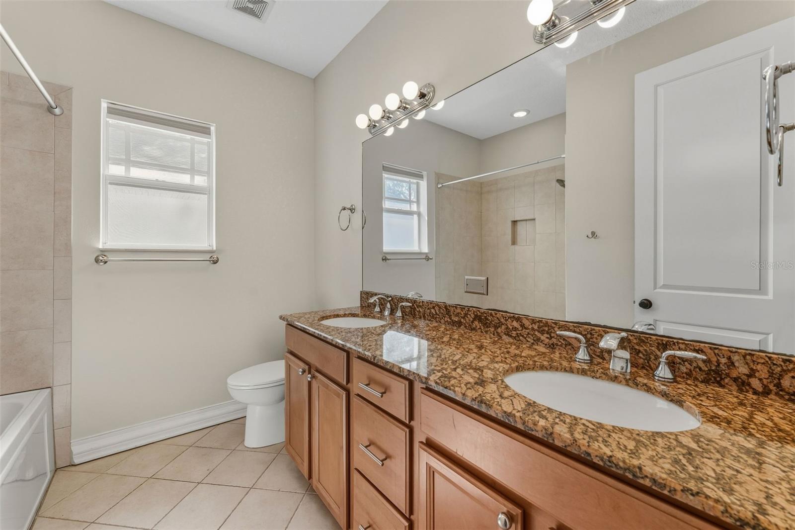 Listing photo id 30 for 2722 Myrtle Avenue