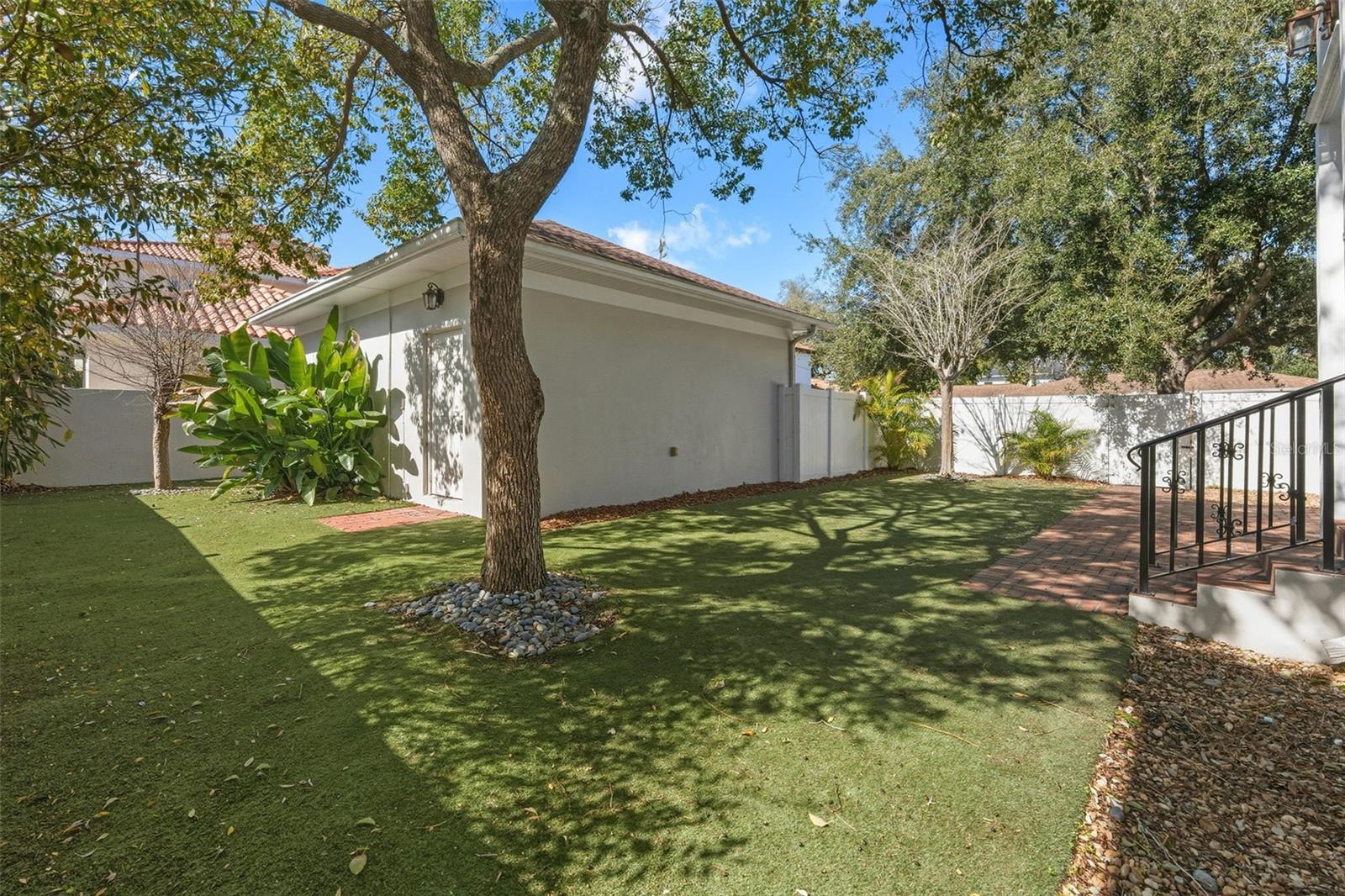 Listing photo id 38 for 2722 Myrtle Avenue