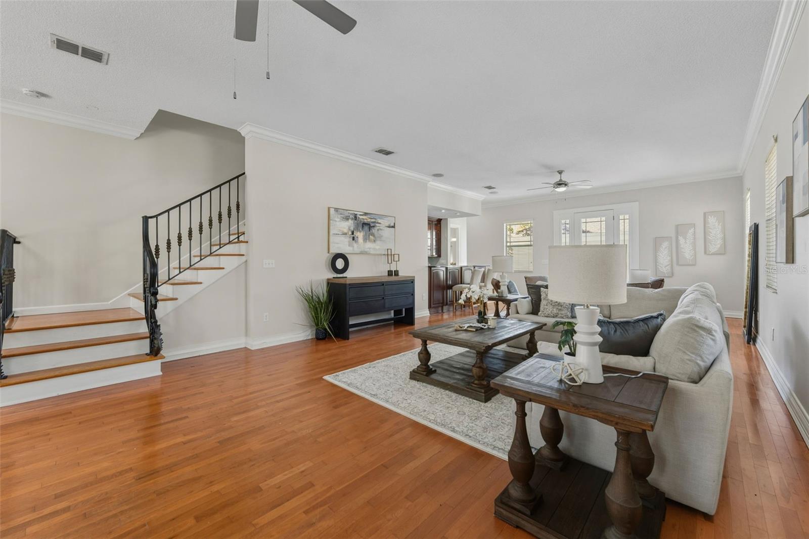 Listing photo id 5 for 2722 Myrtle Avenue