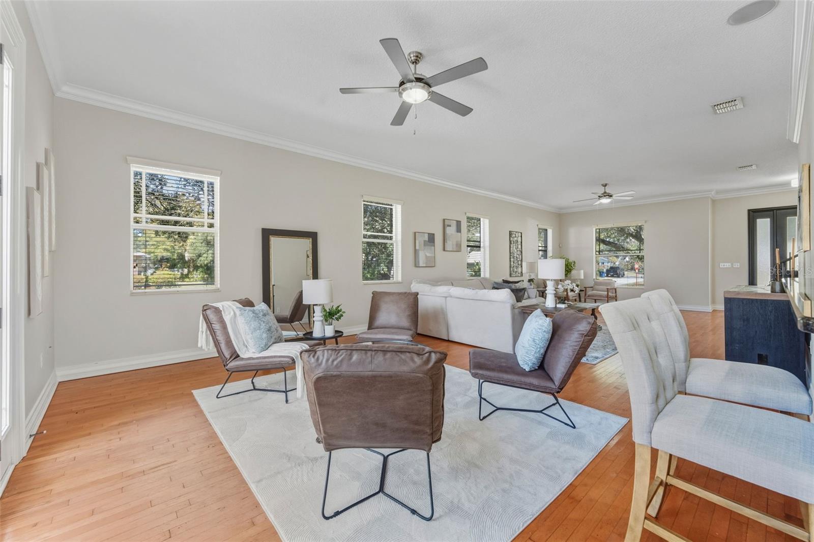 Listing photo id 7 for 2722 Myrtle Avenue