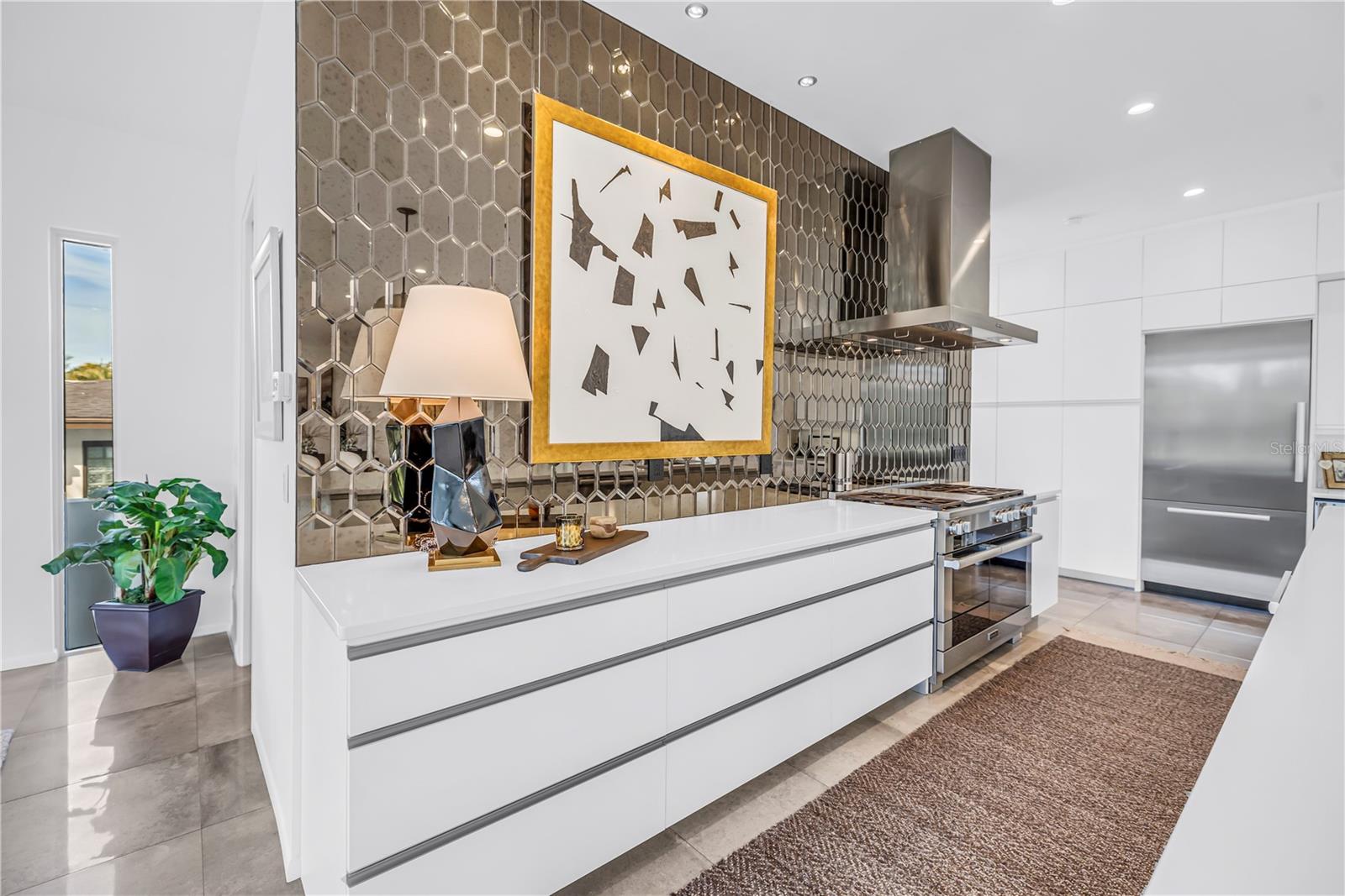 Listing photo id 12 for 3324 Walnut Street Ne