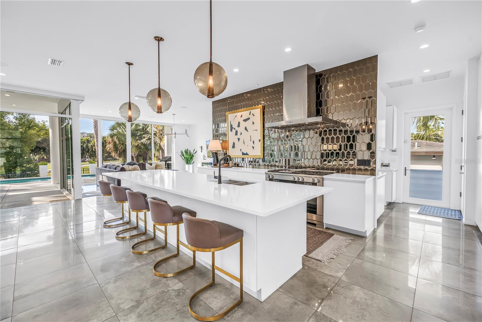 Listing photo id 14 for 3324 Walnut Street Ne