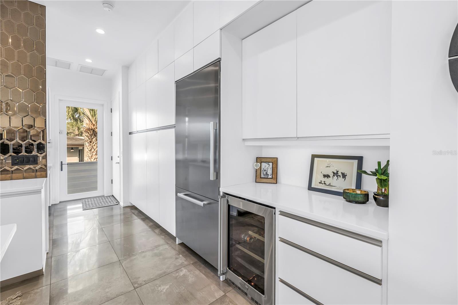 Listing photo id 15 for 3324 Walnut Street Ne