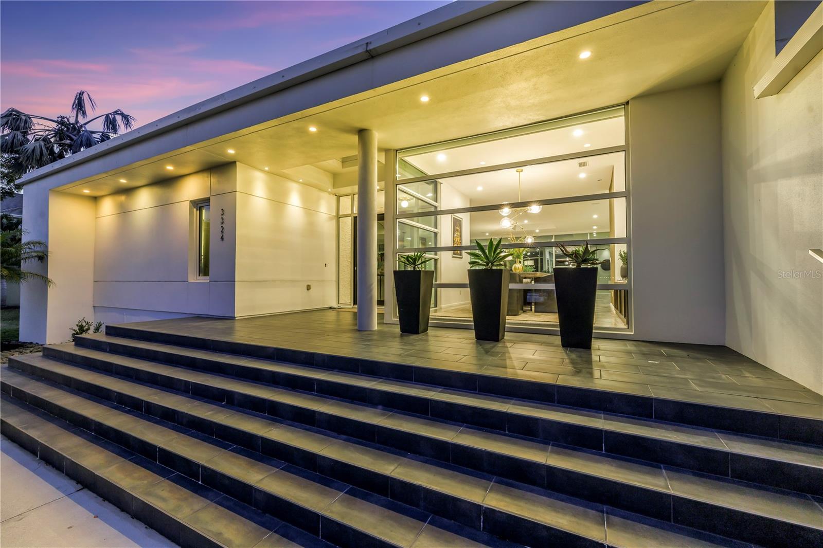 Listing photo id 0 for 3324 Walnut Street Ne