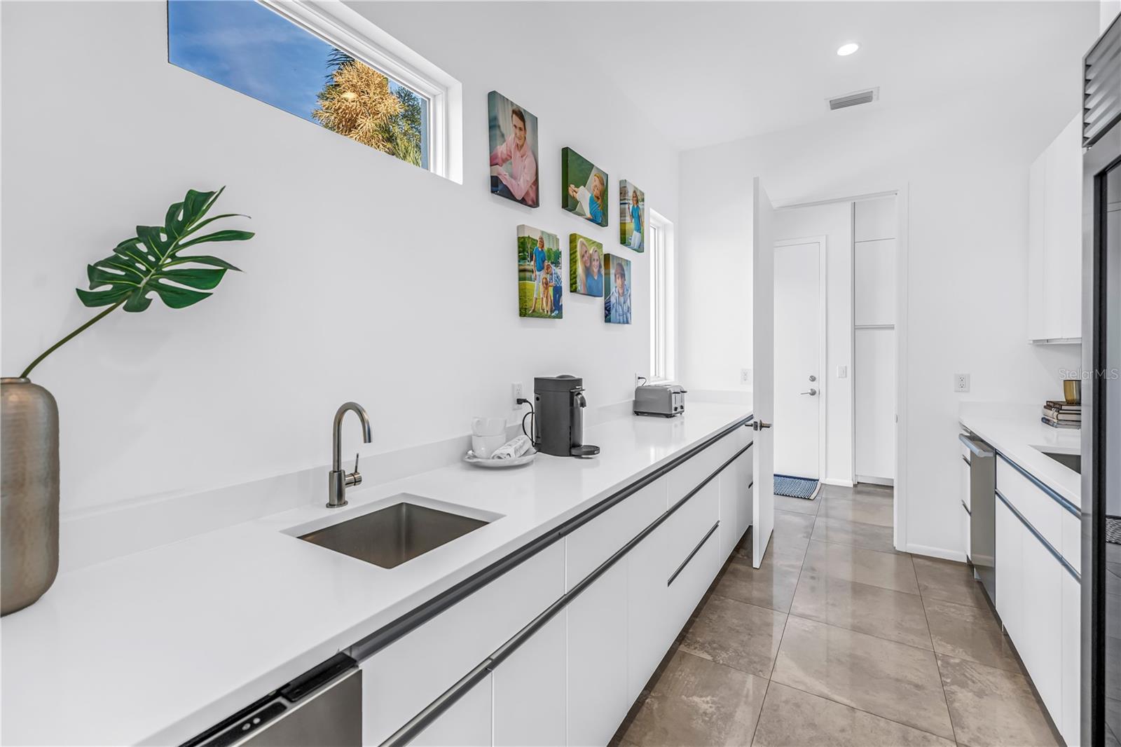 Listing photo id 18 for 3324 Walnut Street Ne