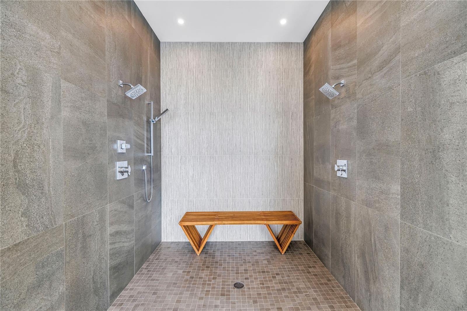 Listing photo id 25 for 3324 Walnut Street Ne