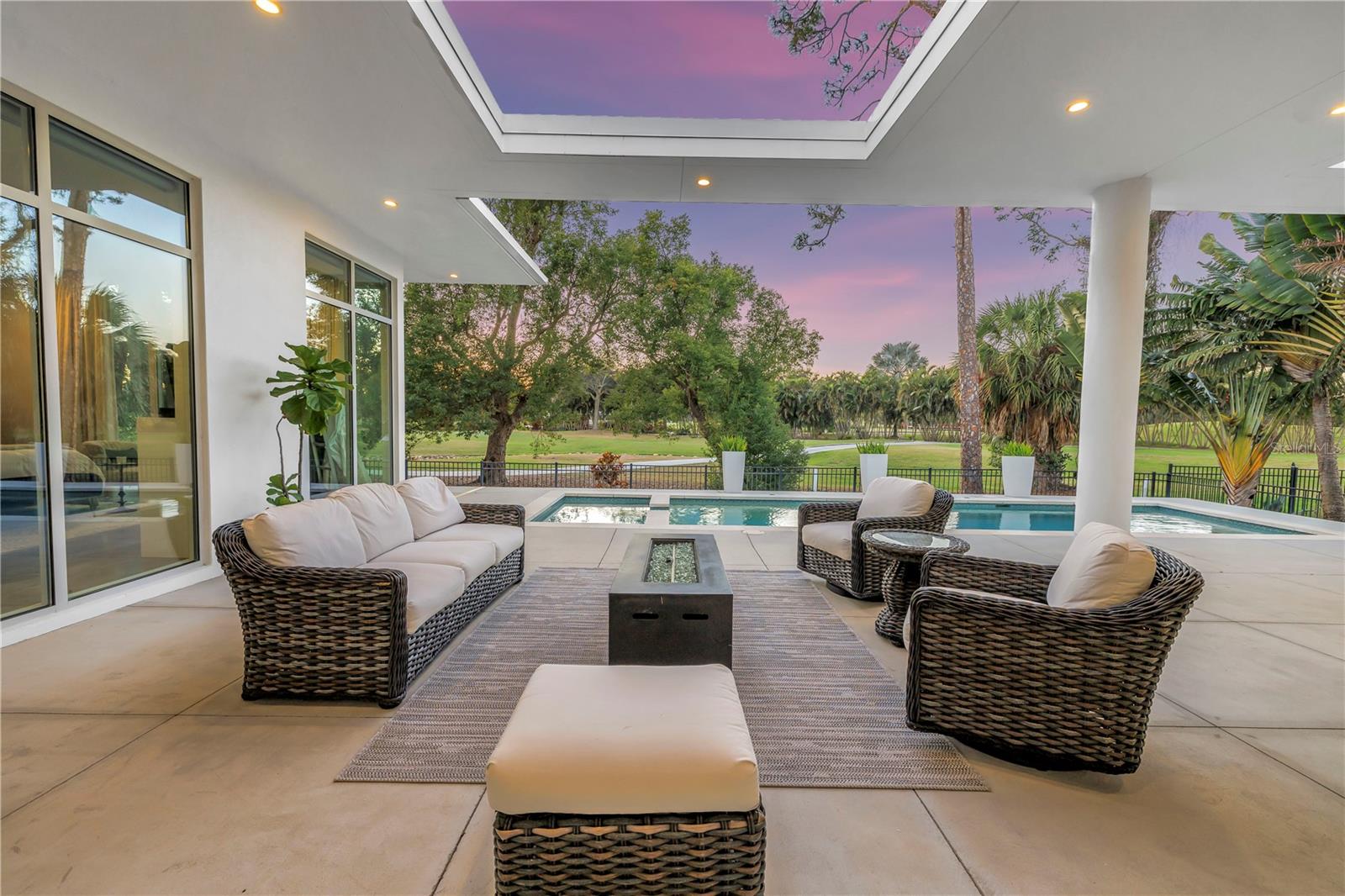 Listing photo id 40 for 3324 Walnut Street Ne