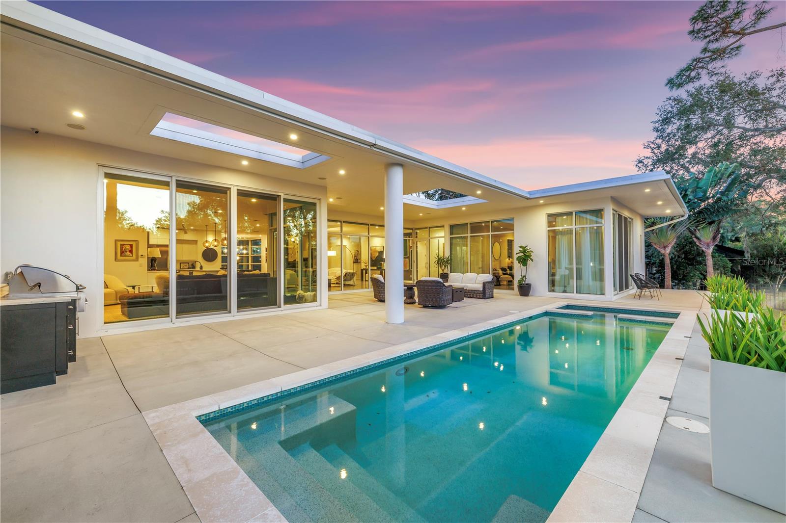 Listing photo id 42 for 3324 Walnut Street Ne