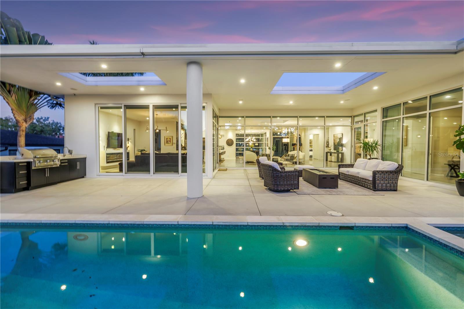 Listing photo id 43 for 3324 Walnut Street Ne