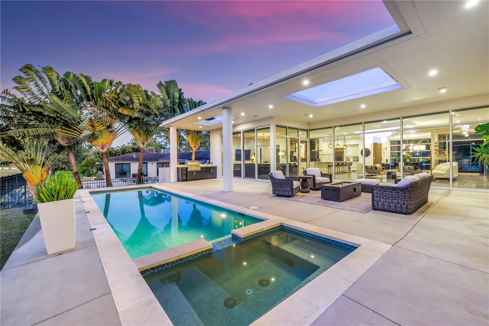 Listing photo id 44 for 3324 Walnut Street Ne