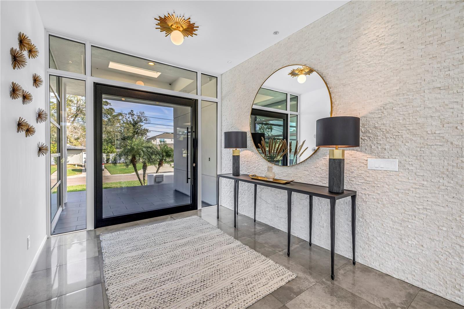 Listing photo id 3 for 3324 Walnut Street Ne