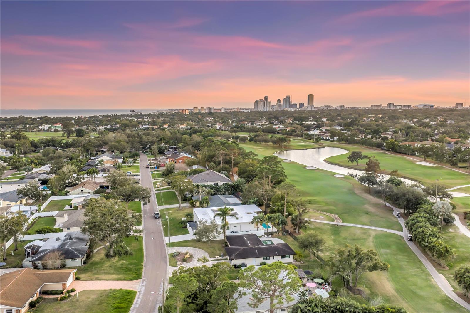 Listing photo id 49 for 3324 Walnut Street Ne