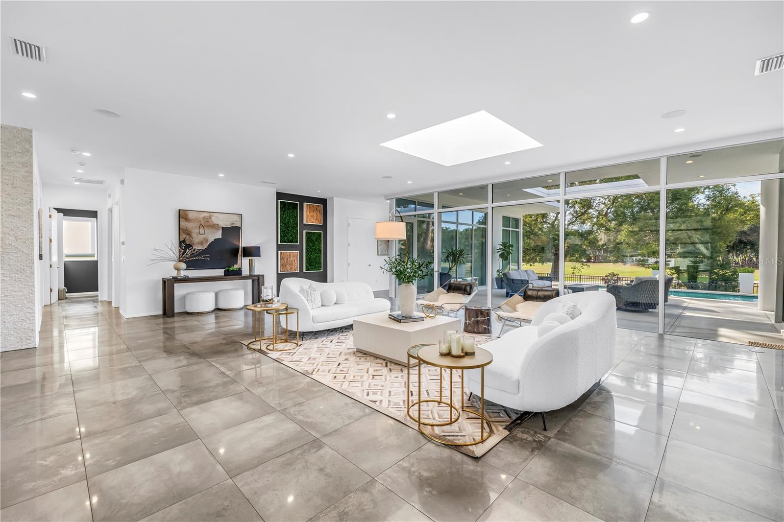 Listing photo id 5 for 3324 Walnut Street Ne