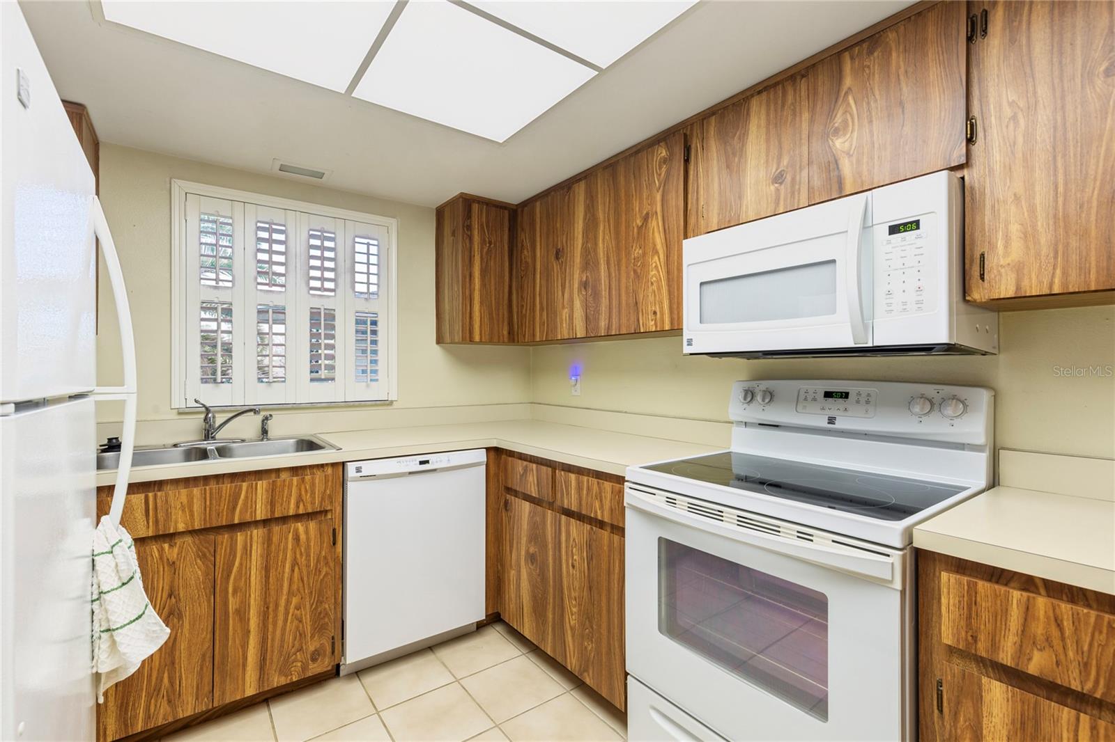 Image 13 of 32 For 101 Lake Avenue Ne 209