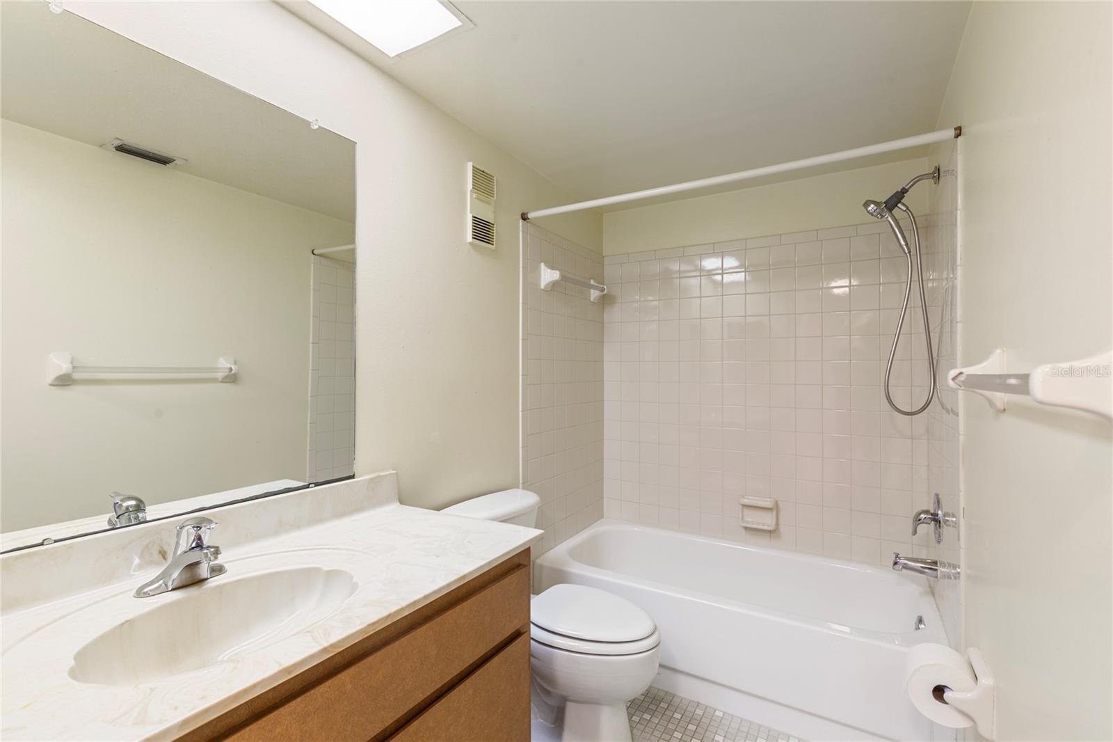 Image 17 of 32 For 101 Lake Avenue Ne 209