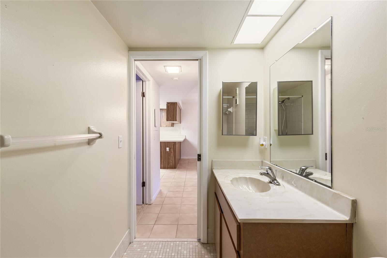 Image 21 of 32 For 101 Lake Avenue Ne 209