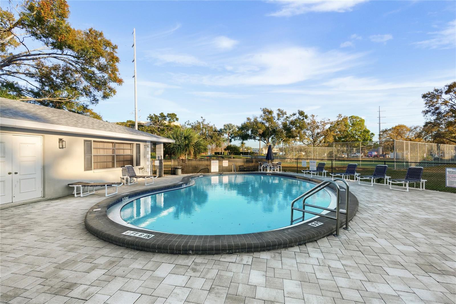 Image 28 of 32 For 101 Lake Avenue Ne 209