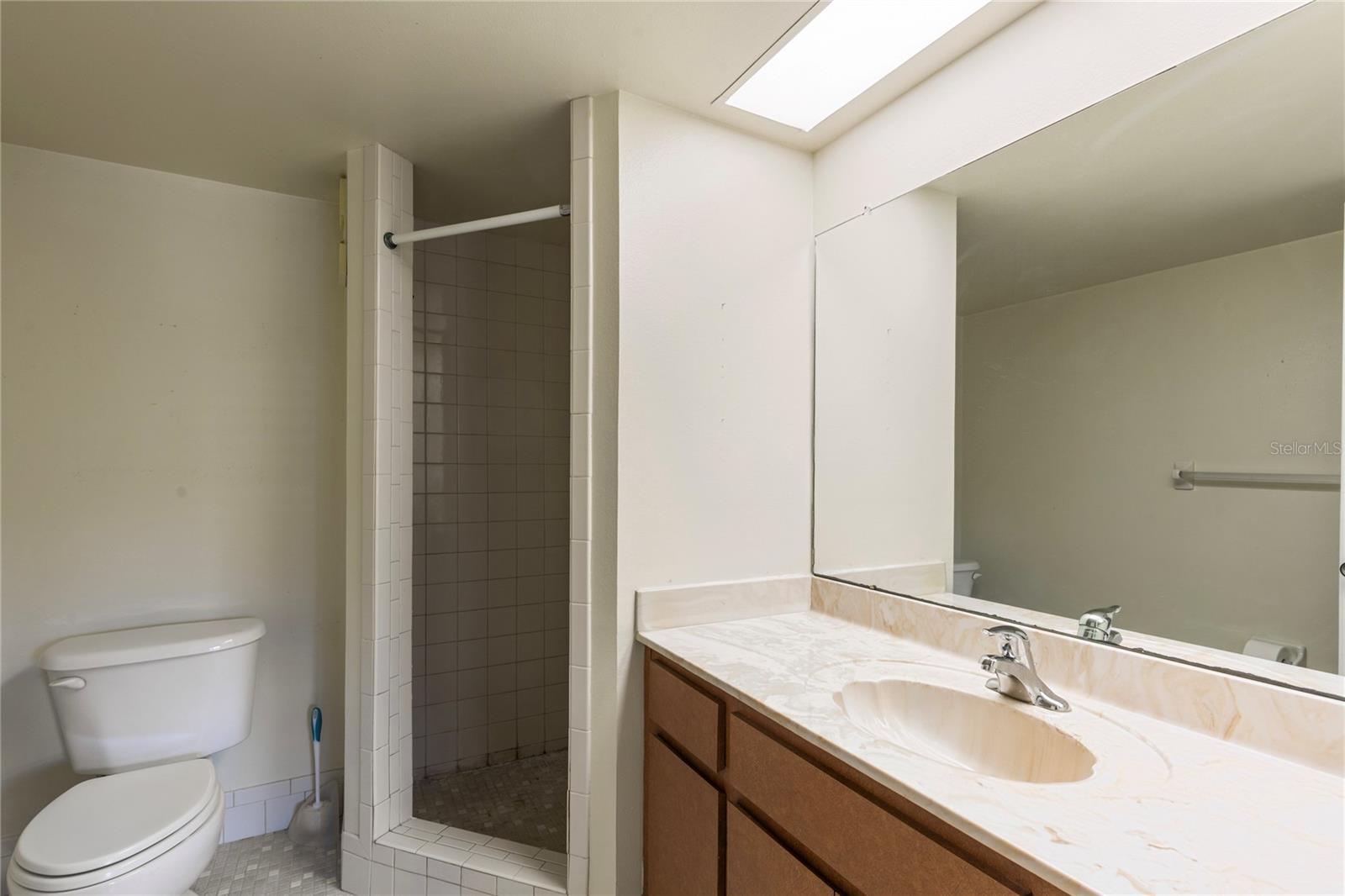 Image 4 of 32 For 101 Lake Avenue Ne 209