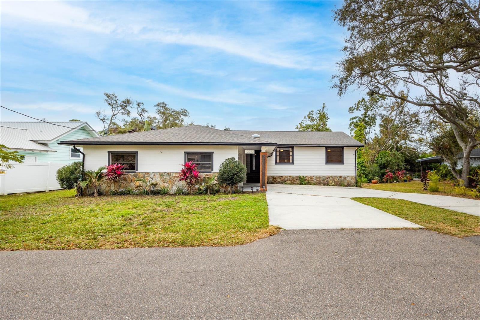 Image 4 of 38 For 12756 Poinsettia Avenue