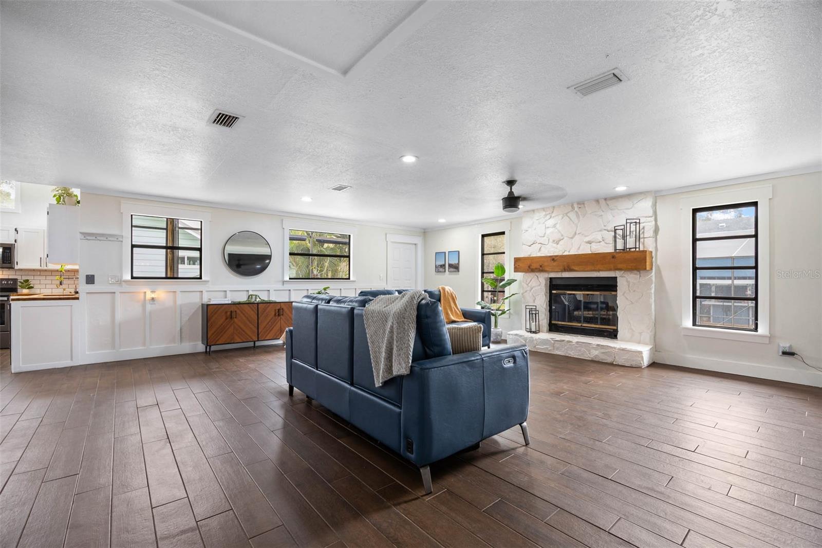 Image 6 of 38 For 12756 Poinsettia Avenue