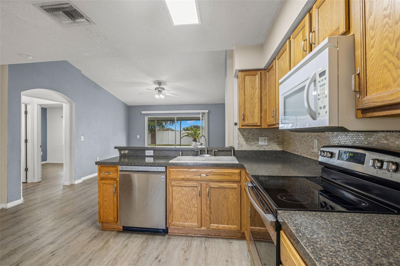 Image 10 of 37 For 6114 School House Court