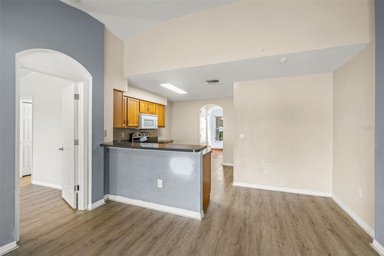 Image 11 of 37 For 6114 School House Court