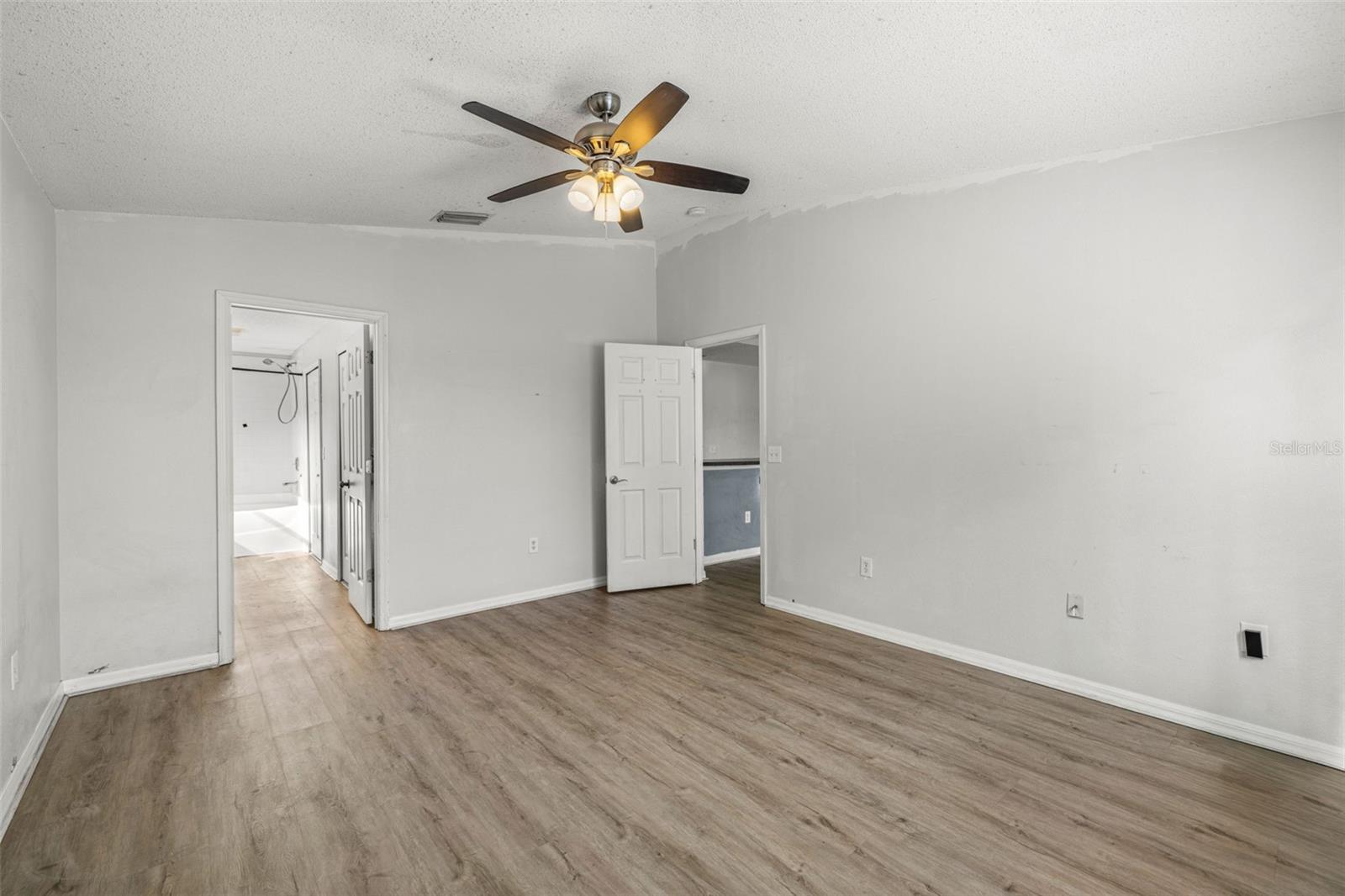 Image 15 of 37 For 6114 School House Court